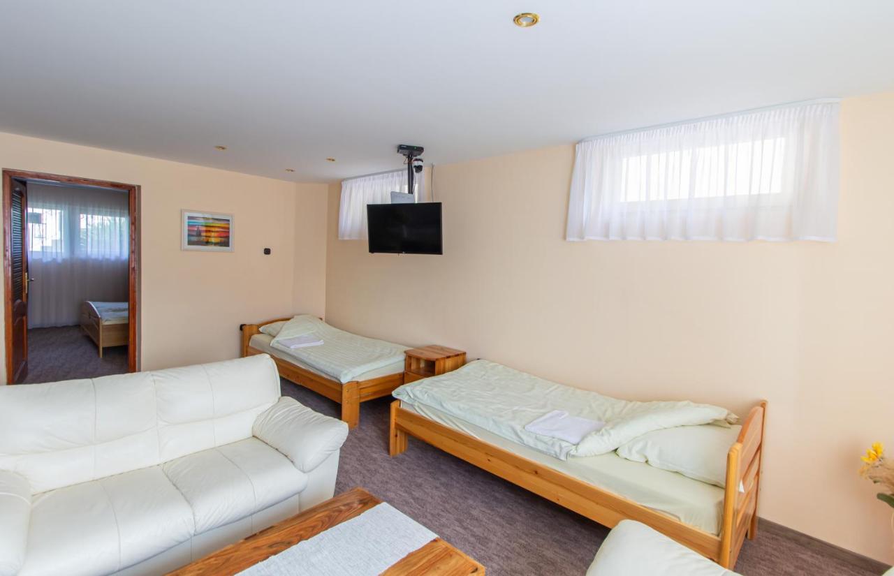 Deli Terasz B Apartman Free Parking, Self-Check-In Anytime Gyor Exterior photo