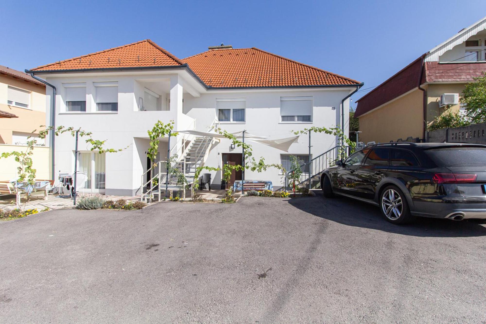 Deli Terasz B Apartman Free Parking, Self-Check-In Anytime Gyor Exterior photo